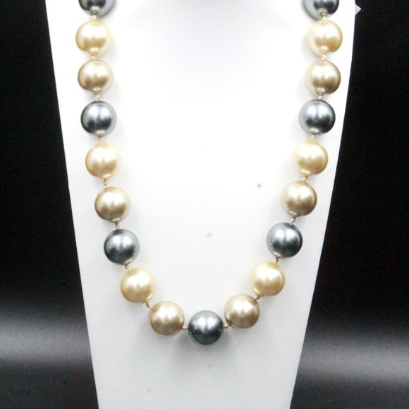 Carolee Designer Signed Faux Pearl Glass Grey Champagne Large Bead NOS Necklace - Picture 12 of 16